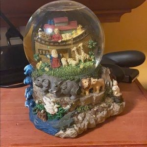 Noah’s arc snow globe